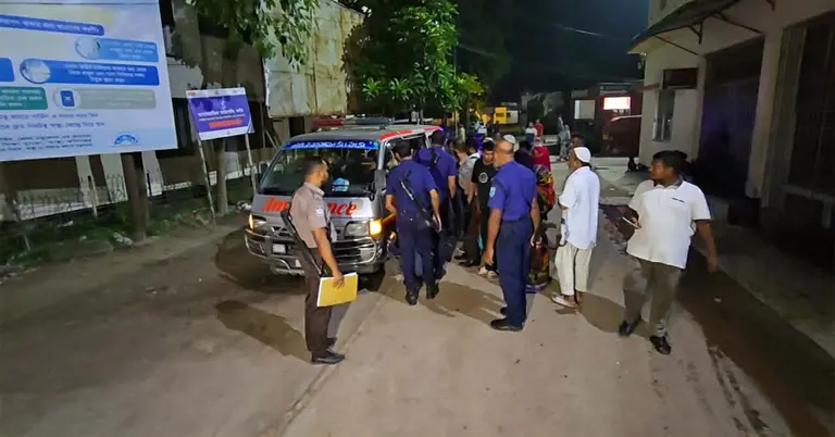 পুলিশ মরদেহটি ময়নাতদন্তের জন্য পাঠিয়েছে